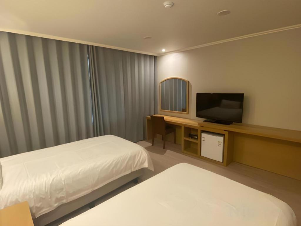 ג'גו Emerald Hotel מראה חיצוני תמונה