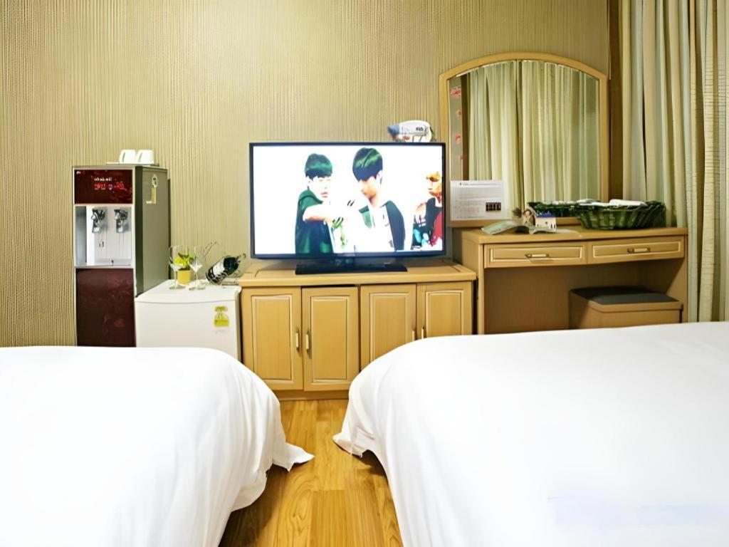 ג'גו Emerald Hotel מראה חיצוני תמונה