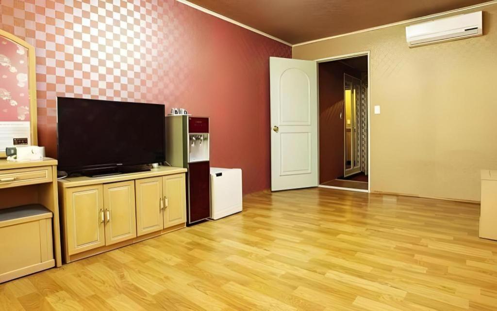 ג'גו Emerald Hotel מראה חיצוני תמונה