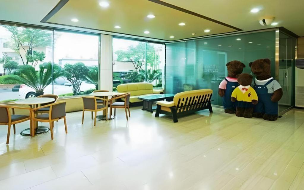ג'גו Emerald Hotel מראה חיצוני תמונה