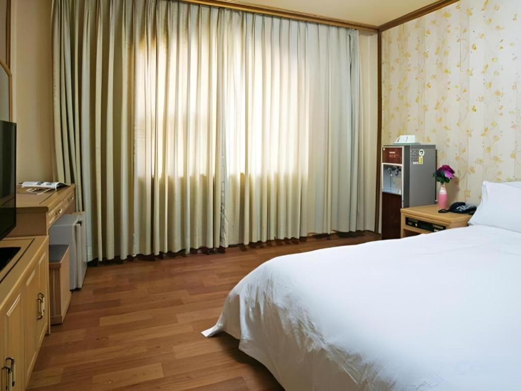 ג'גו Emerald Hotel מראה חיצוני תמונה